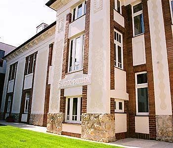 Hotel Sandor Pavillon Пиещани Екстериор снимка