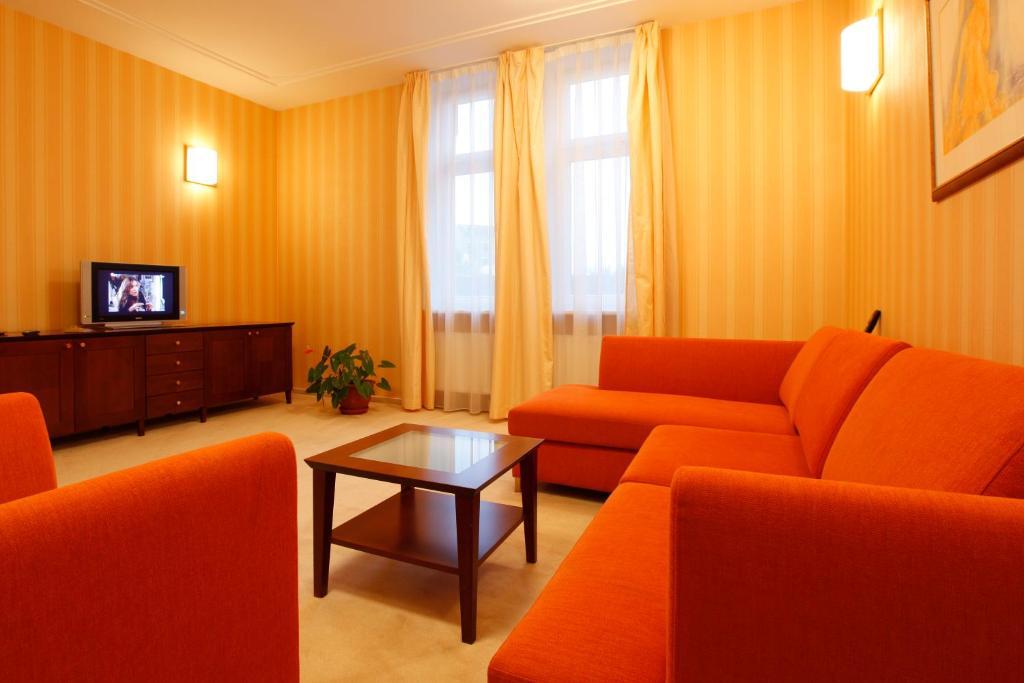 Hotel Sandor Pavillon Пиещани Стая снимка