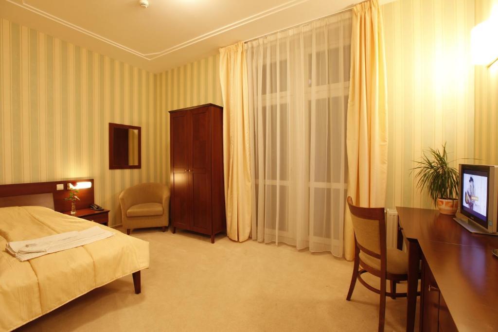 Hotel Sandor Pavillon Пиещани Стая снимка