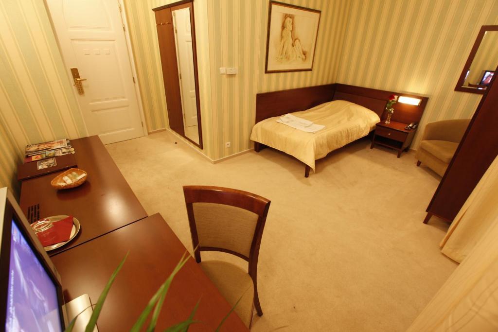 Hotel Sandor Pavillon Пиещани Стая снимка