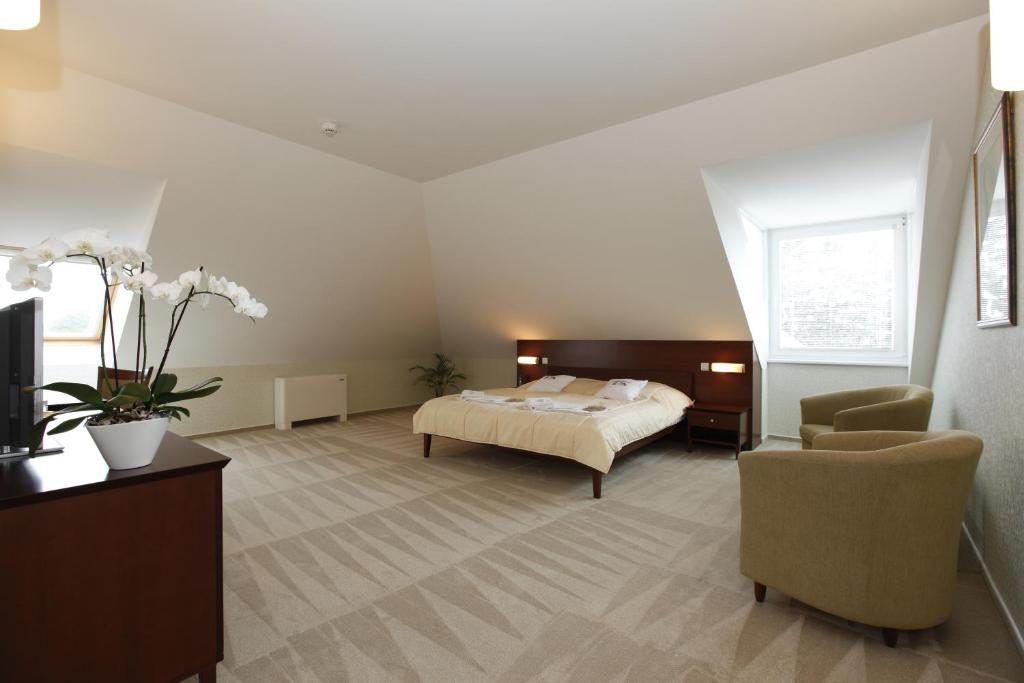 Hotel Sandor Pavillon Пиещани Стая снимка