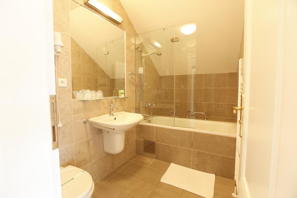 Hotel Sandor Pavillon Пиещани Стая снимка