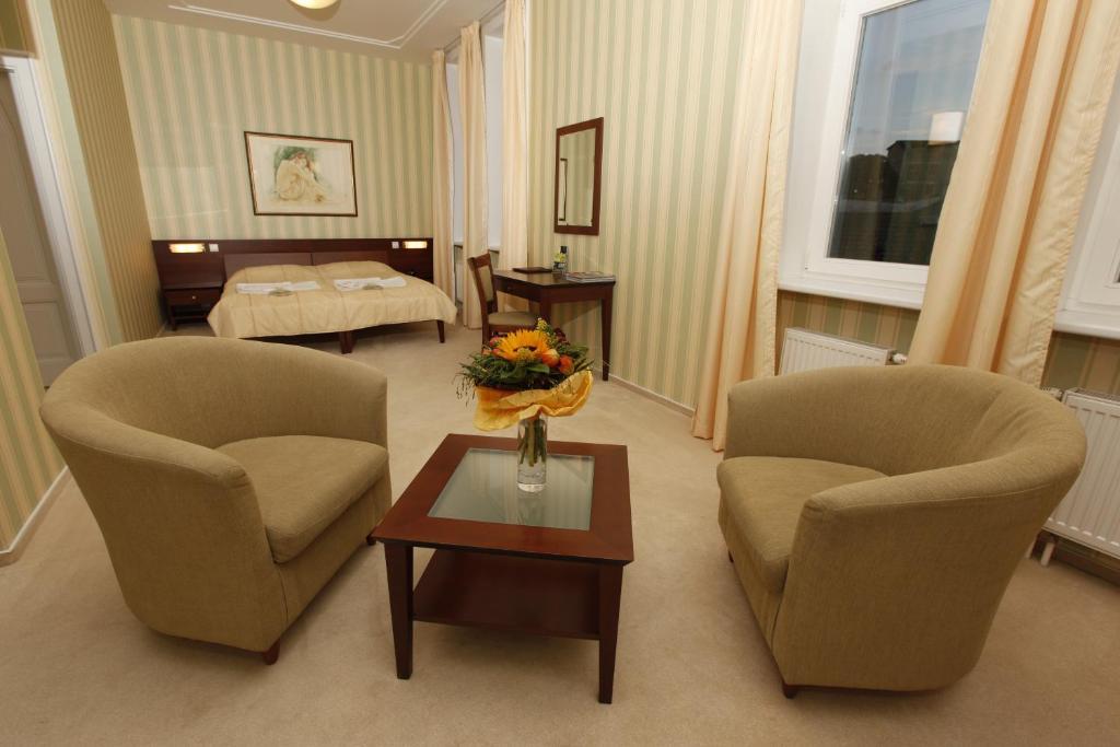 Hotel Sandor Pavillon Пиещани Стая снимка