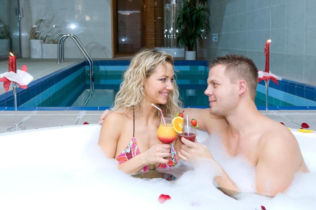 Hotel Sandor Pavillon Пиещани Екстериор снимка