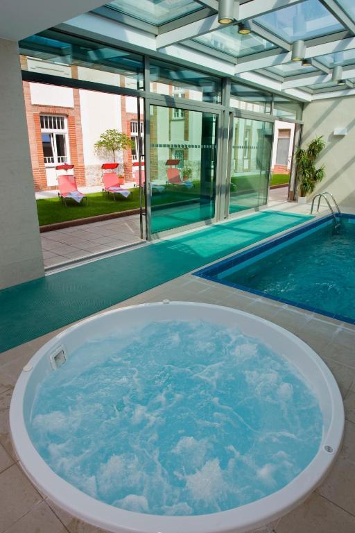 Hotel Sandor Pavillon Пиещани Екстериор снимка