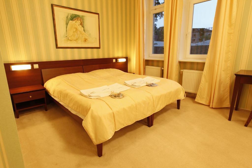Hotel Sandor Pavillon Пиещани Екстериор снимка
